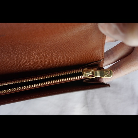Authentic Louis Vuitton Sarah Monogram Wallet - Picture 4 of 7